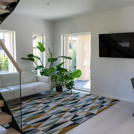 Brand New House With Parking, Sauna, Patio * 万塔