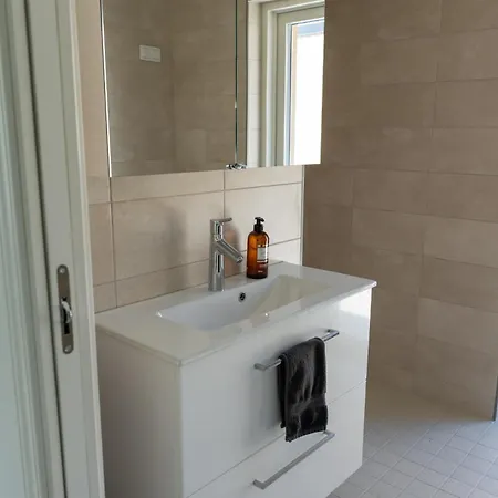 Brand New House With Parking, Sauna, Patio