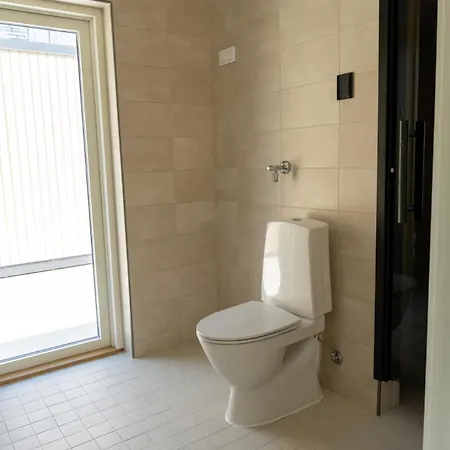 度假居 Brand New House With Parking, Sauna, Patio *