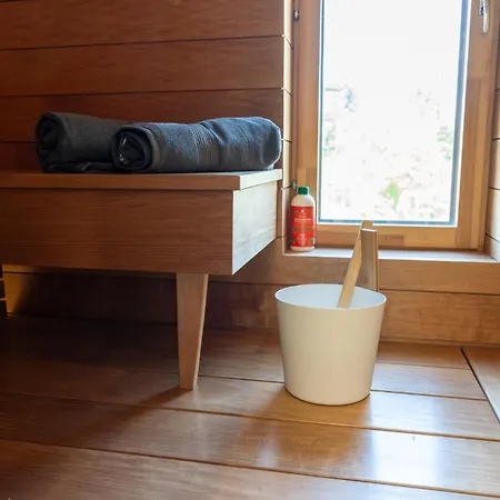 Brand New House With Parking, Sauna, Patio 万塔