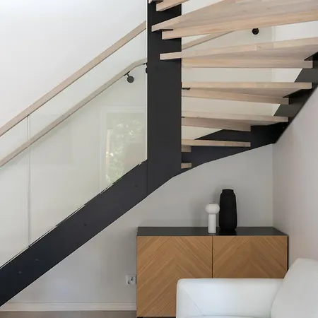 Brand New House With Parking, Sauna, Patio 度假居 *