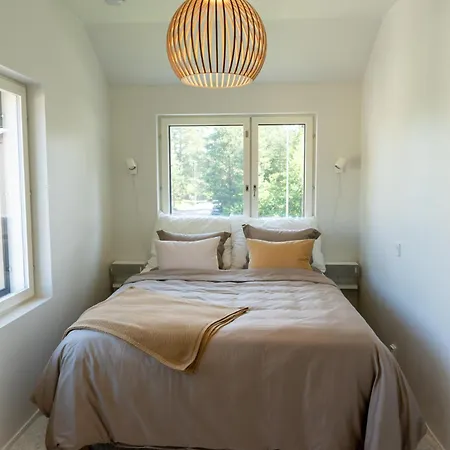 Brand New House With Parking, Sauna, Patio 度假居 万塔