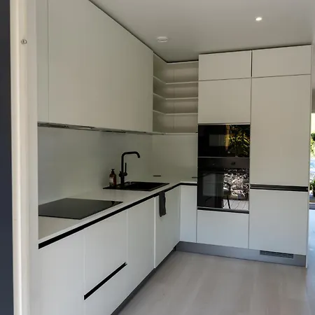 Brand New House With Parking, Sauna, Patio 万塔