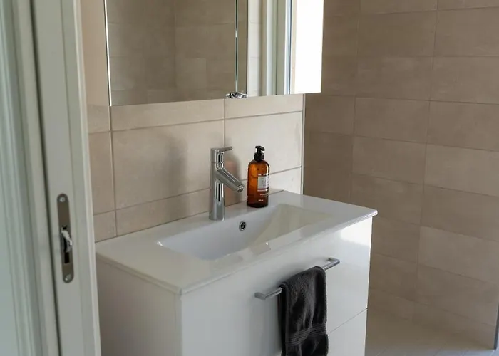 Brand New House With Parking, Sauna, Patio