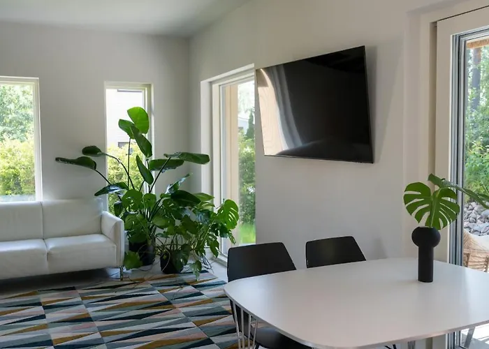 Brand New House With Parking, Sauna, Patio *