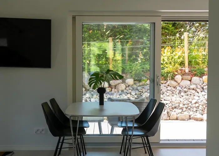 Brand New House With Parking, Sauna, Patio